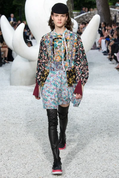 Look 25